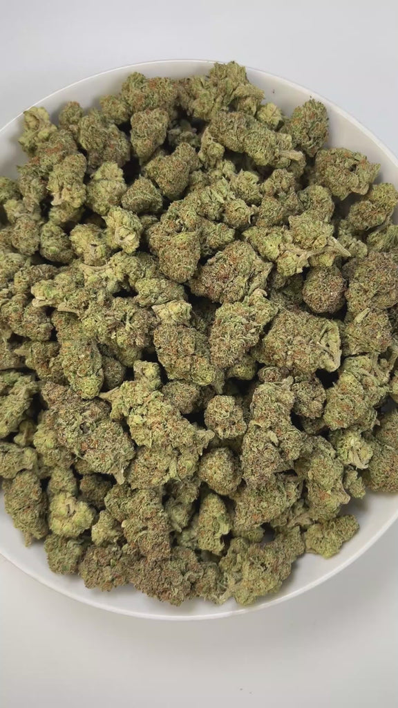 PUFFY Apple Fritter is a balanced hybrid THCa strain, born from the flavorful cross of Sour Apple × Animal Cookies. The aroma is unmistakably bold, funky, cheesy, and deliciously stinky, with an earthy pungency that demands attention and lingers in the air. Visually striking, the dense buds are covered with frosty trichomes, showcasing deep green to purple hues with vibrant orange pistils. Consumers often report a blend of euphoria and relaxation, accompanied by a tingling body buzz, lighthearted giggles, a