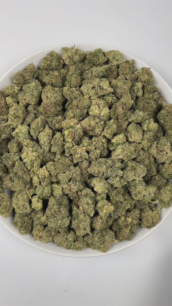 PUFFY Permanent Marker is an indica-dominant hybrid THCa strain, born from the complex cross of Biscotti, Jealousy, and Sherbet BX. The aroma is a zesty blend of fresh lemon, pungent gassy notes, and delicate floral undertones. Visually striking, the buds feature deep purple and green hues, bright orange pistils, and a thick coating of sparkling resinous trichomes. Consumers often report a blissful euphoria that uplifts the mood, sparks creativity, creates gentle tingling sensations, and envelops the body i