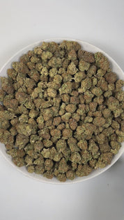 PUFFY Illemonati is a sativa-dominant hybrid THCa strain born from the flavorful union of Gelonade and Biscotti. The aroma bursts with bright lemon, enveloped in creamy richness and anchored by warm, woody undertones. Visually, medium to large dense conical buds display a blend of forest and lime greens with occasional purple swirls, coated in glistening trichomes and accented by fiery orange pistils. Consumers often describe the experience as bright and invigorating, sparking creativity, sharpening focus, 