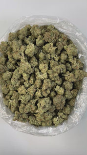 PUFFY Papaya Punch is an indica-dominant hybrid THCa strain crafted from the flavorful union of Papaya and Purple Punch. This strain offers a rich sensory experience, with a taste profile that blends berry, fruity, spicy, sweet, and tropical notes. The aroma opens with a bright, tangy sourness, delicately balanced by soft floral notes and the luscious scent of ripe apricots. Visually, the buds are dense and heart-shaped, showcasing a vibrant forest green color accented by fiery orange hairs and a thick, fro