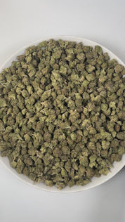 PUFFY Applescotti (smalls) is a balanced hybrid THCa strain, born from the flavorful cross between  Apples & Bananas and Biscotti. The aroma is a crisp and invigorating mix of fresh apple, piney freshness, and rich fuel-like undertones. The buds are dense and vibrant, showcasing lush green and deep purple hues, accented by bright orange pistils and a generous coating of sparkling trichomes. Consumers often report a balanced high that begins with uplifting, clear-headed mental effects, enhancing focus, mood,