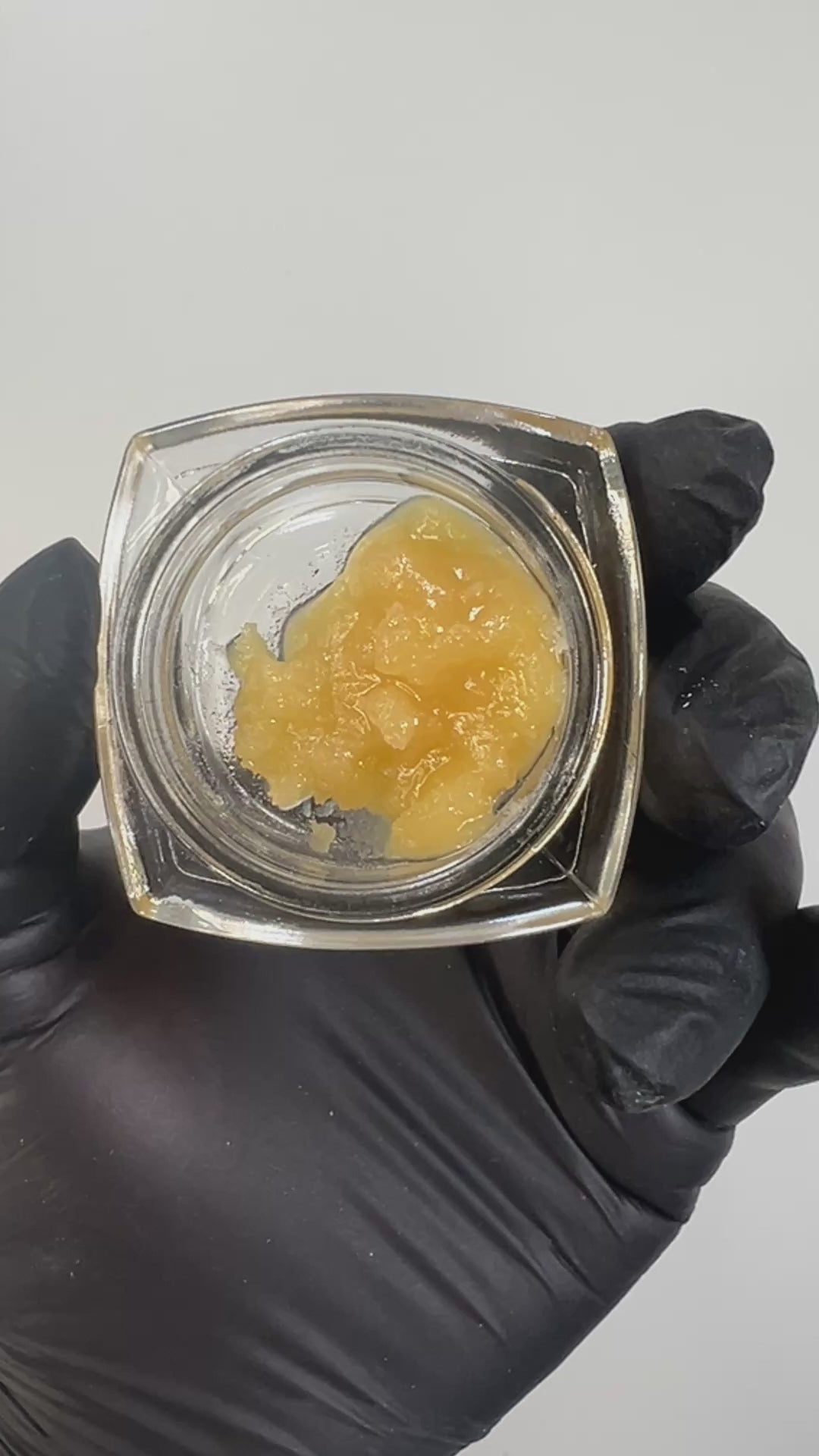 PUFFY THCa Girl Scout Cookies Snax Badder: is a smooth, creamy concentrate made from the iconic GSC strain. Easy to handle and perfect for dabbing, it melts cleanly with a bold aroma of chemicals, floral notes, and passion fruit.
