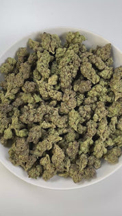 PUFFY Creamsicle is a sativa-dominant hybrid THCa strain, born from the flavorful cross of Orange Crush and Juicy Fruit. The aroma is a delightful blend of tropical, fruity, and creamy notes that create a smooth and inviting scent profile. Visually, the buds are compact and resinous, showcasing vibrant green hues intertwined with fiery orange pistils and a shimmering layer of frosty trichomes. Consumers often report a gentle, wave-like onset that lifts the mood with euphoric, cerebral effects, gradually mel