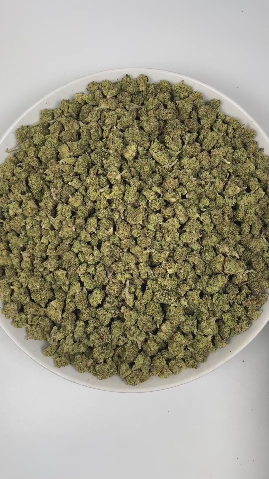 PUFFY Rock Bud (smalls) is an indica-dominant hybrid THCa strain, born from an elite 4-way fusion of Super Skunk × Afghani × Big Skunk Korean × Afghan Hawaiian. The aroma bursts with sweet, zesty lime notes, layered with a pungent, gassy undertone that teases the senses. Visually, dense green buds with hints of purple, fiery orange pistils, and a sparkling frost of trichomes. Consumers often experience a soaring, euphoric lift that clears the mind, gradually melting into full-body relaxation and serene ment