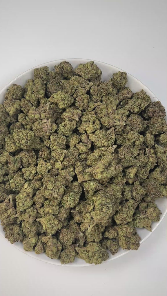 PUFFY Pink Runtz is a well-balanced hybrid THCa strain, born from the flavorful cross between ZKZ and Gelato. The aroma is a rich blend of sweet berry notes with a sharp sour twist and a strong gassy undertone. Visually, it features dense pink, purple, and green buds with bright orange pistils and a thick frosty trichome coating. Consumers frequently describe the experience as starting with a cerebral rush that brings a wave of euphoria and an uplifted mood, gradually transitioning into a calming, full-body