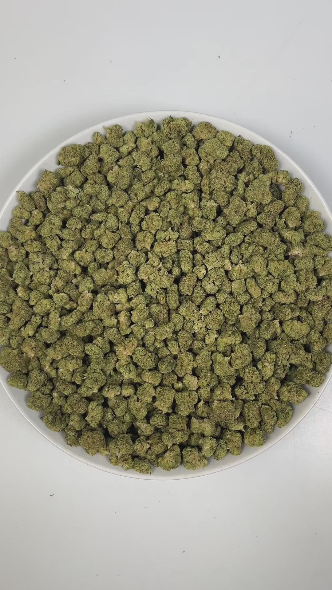 PUFFY Blue Andeze (smalls) is a balanced hybrid THCa strain born from the legendary cross of Thin Mint Girl Scout Cookies and DJ Short Blueberry. The aroma presents a bold blend of sweet blueberries, sharp chemical notes, and a distinct tar-like undertone. Visually, dense deep green buds with purple hues and fiery orange pistils are coated in sticky trichomes. Consumers often report a euphoric and uplifting experience paired with soothing, deep relaxation that can help relieve stress and unwind.