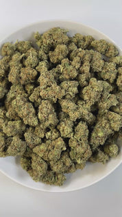 PUFFY MAC 1 (Miracle Alien Cookies) is a balanced hybrid THCa strain, born from the flavorful cross of Alien Cookies F2 with a Miracle 15. The aroma carries smooth notes of butter, uplifted by zesty citrus and rounded out with a creamy finish. Visually captivating, the buds are thick and resinous, shimmering with frosty trichomes, while vibrant orange pistils thread through shades of dark green and purple. Consumers often report it delivers cerebral uplift and body relaxation, with effects that are euphoric