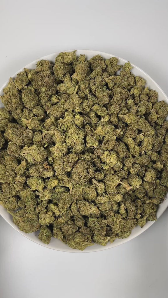 PUFFY Lemon Candy is a sativa-dominant hybrid THCa strain, crafted from the legendary lineage of American indica with NYC Diesel. The aroma blends sweet citrus brightness with zesty lemon and a smooth, woody finish. Visually striking, these dense, frosty buds glisten with trichomes, displaying deep greens with hints of lime and purple, accented by vibrant orange pistils. Consumers often report an initial wave of uplifting euphoria that elevates the spirit and energizes the mind, gradually transitioning into