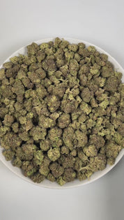 PUFFY Rainbow Belts is an indica-dominant hybrid THCa strain, created from the legendary pairing of ZKZ × Moonbow. The aroma delights with sweet candy notes, smooth vanilla warmth, and a delicate floral bouquet. Visually, the buds resemble emerald clouds with violet hints, bright orange pistils, and a sparkling layer of frosty trichomes. Consumers often report an uplifting, euphoric head‑buzz that boosts sociability and giddiness, followed by a gentle, tingling body high that relaxes.