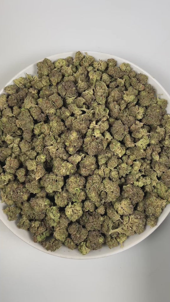 PUFFY Rainbow Belts is an indica-dominant hybrid THCa strain, created from the legendary pairing of ZKZ × Moonbow. The aroma delights with sweet candy notes, smooth vanilla warmth, and a delicate floral bouquet. Visually, the buds resemble emerald clouds with violet hints, bright orange pistils, and a sparkling layer of frosty trichomes. Consumers often report an uplifting, euphoric head‑buzz that boosts sociability and giddiness, followed by a gentle, tingling body high that relaxes.