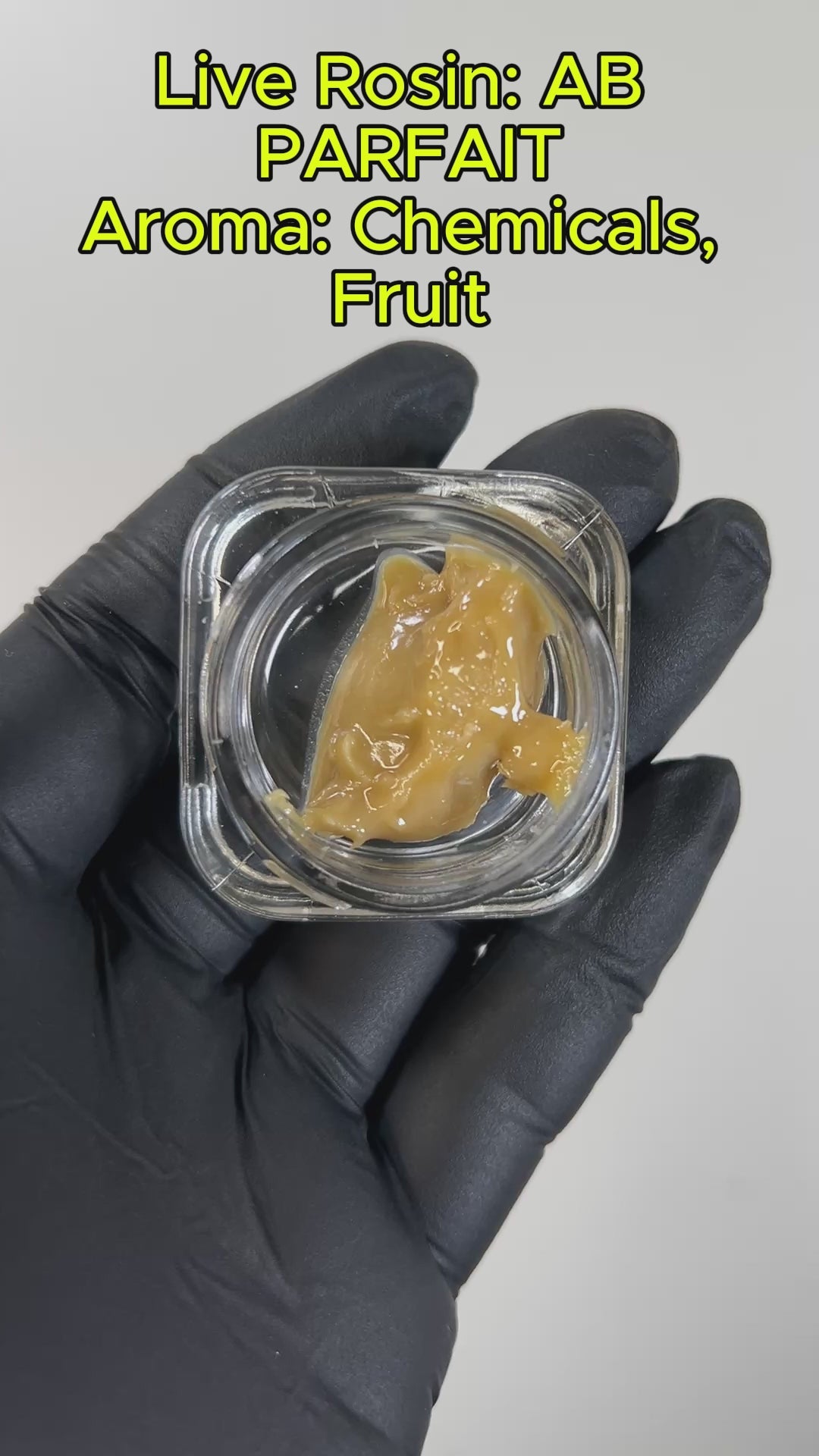 PUFFY THCa concentrate AB Parfait is a hybrid strain is the result of a genetic cross between Apples and Bananas and The Menthol, delivering an intriguing fusion of fruity sweetness and refreshing coolness. The dominant flavors shine through from its Apples & Bananas lineage, with vibrant notes of crisp apples and ripe bananas. Complementing this fruity profile are the icy undertones from The Menthol parent, adding a smooth, cooling finish to each inhale. The result is a flavorful and well-balanced experien