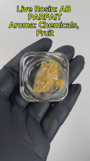 PUFFY THCa concentrate AB Parfait is a hybrid strain is the result of a genetic cross between Apples and Bananas and The Menthol, delivering an intriguing fusion of fruity sweetness and refreshing coolness. The dominant flavors shine through from its Apples & Bananas lineage, with vibrant notes of crisp apples and ripe bananas. Complementing this fruity profile are the icy undertones from The Menthol parent, adding a smooth, cooling finish to each inhale. The result is a flavorful and well-balanced experien