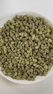 PUFFY GMO x OZK (smalls) is an indica-dominant hybrid THCa strain, born from the legendary cross between GMO (Garlic Cookies) and OZ Kush (OG Kush x Zkittlez). The aroma is distinctly gassy, delivering a sharp, pungent scent that immediately commands attention. Visually striking, the buds are dense, with deep greens and purples glinting beneath a frosty layer of trichomes. Consumers often report a deep, soothing body relaxation paired with a blissful, uplifting mental high.
