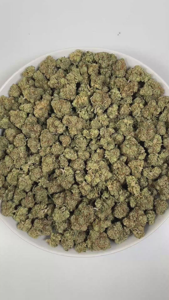 PUFFY Holy Grail OG is an indica-dominant hybrid THCa strain, born from the renowned fusion of Kosher Kush and OG Kush #18. The aroma opens with bright, zesty citrus notes, layered with a bold, pungent edge and a warm, lingering spiciness. Visually, dense green buds with hints of purple are threaded with fiery orange pistils and coated in a sparkling layer of sticky trichomes. Consumers often report a calming body relaxation paired with euphoric uplift, happy and mellow moods, and occasional bursts of creat