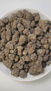 PUFFY Blackberry Diesel is a sativa-dominant hybrid THCa strain, expertly crafted from the cross of East Coast Sour Diesel and Plushberry. The aroma presents a complex blend of sweet berries, delicate floral notes, and a hint of gasoline, creating a uniquely vibrant and intriguing scent profile. Visually, compact buds burst with neon green, lavender, and deep purple, streaked with orange pistils and frosted in sparkling trichomes. Consumers frequently describe a wave of euphoria accompanied by heightened en