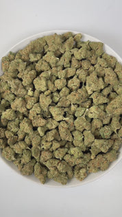 PUFFY Blue Skunk is an indica-dominant hybrid THCa strain, born from the legendary cross of Blueberry and Skunk. The aroma is a bold and memorable blend, with pungent skunky notes, rich cheesy undertones, a funky earthiness, and a subtle hint of sweet blueberries. Visually, buds are dense and frosty, featuring deep green and purple hues with bright orange pistils and a thick coating of sparkling trichomes. Consumers often report a relaxing and euphoric experience accompanied by bursts of laughter, along wit