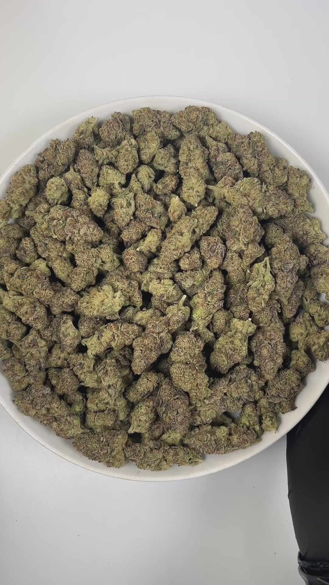 PUFFY Super Runtz is a hybrid THCa strain, expertly crafted from a potent cross between Super Lemon Cherry Gelato and Runtz. The aroma delights the senses with a luscious blend of tropical fruit, creamy undertones, and a grounding earthy richness. Visually, the buds feature chunky or elongated forms in deep green and purple, lit with orange pistils and coated in sugar-like frosty trichomes. Consumers often report an uplifting wave of euphoria that brightens the mood, gradually melting into deep relaxation w