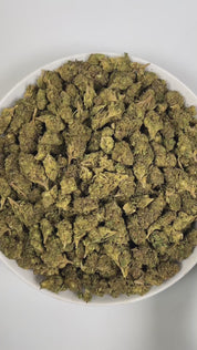 PUFFY Cream Pie is an indica-dominant hybrid THCa strain, created by crossing Wedding Cake × Triangle Kush. The aroma is a delightful blend of sweet cookies, subtle herbal notes, and a juicy hint of ripe peach. Visually, the dense buds boast vivid green and purple hues, bright orange pistils, and a sparkling layer of trichomes. Consumers often report a soothing body high and calming effects, with potential medical benefits for stress relief, chronic pain management, and improving sleep for those seeking rel