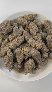 PUFFY Sub Zero is an indica-dominant hybrid THCa strain, often bred from legendary parents like Northern Lights and White Widow. The aroma is a sharp and invigorating blend of pungent chemical notes, zesty citrus, and the unmistakable fuel-like essence of diesel. Visually dense, frosty buds showcasing deep green hues coated in icy white trichomes, accented by vibrant orange or amber pistils. Consumers often describe its high as deeply soothing, cozy, and euphoric, making it an excellent choice for melting a
