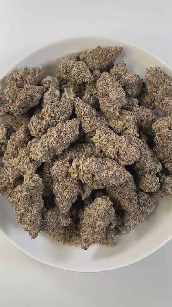 PUFFY Sub Zero is an indica-dominant hybrid THCa strain, often bred from legendary parents like Northern Lights and White Widow. The aroma is a sharp and invigorating blend of pungent chemical notes, zesty citrus, and the unmistakable fuel-like essence of diesel. Visually dense, frosty buds showcasing deep green hues coated in icy white trichomes, accented by vibrant orange or amber pistils. Consumers often describe its high as deeply soothing, cozy, and euphoric, making it an excellent choice for melting a