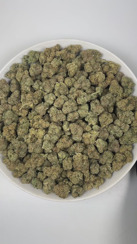 PUFFY Zuyaqui is a balanced hybrid THCa strain, crafted from the exceptional lineage of Dawg Walker and Horchata. The aroma is a vibrant blend of zesty lime wrapped in creamy, sweet undertones. Visually, the buds are tight and resin-rich, shifting from bright to forest green, with bold orange-red pistils and a frosty layer of trichomes. Consumers often report a sense of calm or mental ease, euphoria, and an uplifted mood, along with physical relaxation, enhanced creativity, and potential relief from stress,