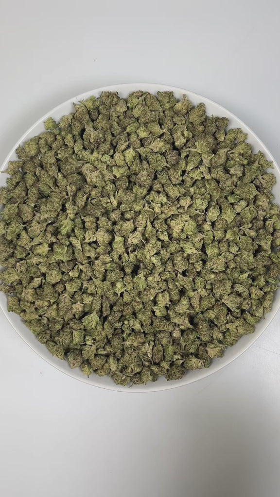 PUFFY Pineapple Mac (smalls) is an indica-dominant hybrid THCa strain, crafted from the renowned cross of Gelato #41 and MAC (Miracle Alien Cookies). The aroma bursts with sweet pineapple and candy notes, layered with a vibrant, fruity essence. Visually, dense green buds with purple hues and fiery orange pistils are coated in sticky trichomes. Consumers often report feeling happy, relaxed, and euphoric shortly after consumption, accompanied by calming body relaxation, and many find it helpful for stress rel