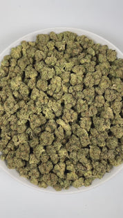 PUFFY Tahoe OG is an indica-dominant hybrid THCa strain, created from the potent pairing of SFV OG Kush and OG Kush. The aroma is a bold blend of Diesel, sharp Chemicals, and fresh Pine, creating a pungent yet invigorating scent. Visually, dense green buds with hints of purple, bright orange pistils, and a thick coating of sparkling trichomes. Consumers often report euphoric, relaxed, and appetite‑boosting effects, accompanied by a calming body sensation that helps ease tension and promote overall relaxatio