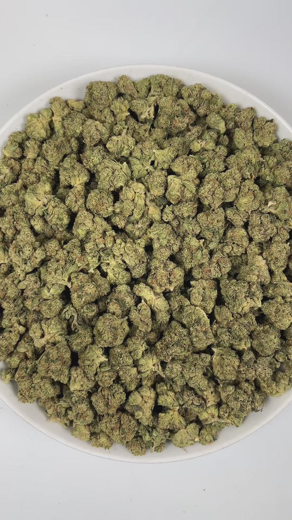 PUFFY Tahoe OG is an indica-dominant hybrid THCa strain, created from the potent pairing of SFV OG Kush and OG Kush. The aroma is a bold blend of Diesel, sharp Chemicals, and fresh Pine, creating a pungent yet invigorating scent. Visually, dense green buds with hints of purple, bright orange pistils, and a thick coating of sparkling trichomes. Consumers often report euphoric, relaxed, and appetite‑boosting effects, accompanied by a calming body sensation that helps ease tension and promote overall relaxatio