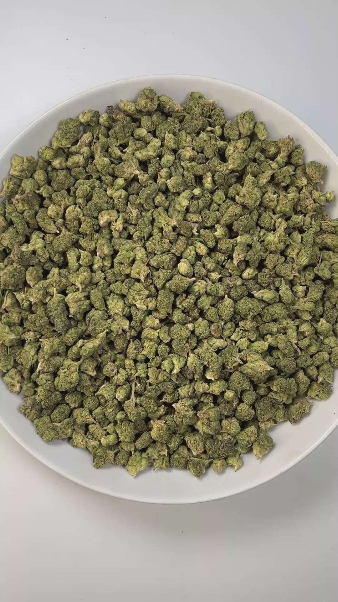 PUFFY Runtz (smalls) is a balanced hybrid THCa  strain, expertly crafted by crossing the legendary ZKZ and Gelato. The aroma presents a captivating blend of herbal, gas, and woody notes, creating a uniquely bold and earthy fragrance. Visually, dense green and purple buds with orange pistils are coated in sparkling, frosty trichomes. Consumers often report a balanced high that combines uplifting mental euphoria with gentle physical relaxation, promoting creativity and sociability.
