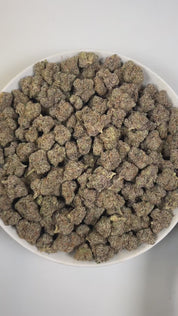 PUFFY Headband is a balanced hybrid THCa strain created by crossing cross OG Kush and Sour Diesel. The aroma bursts with zesty citrus, pungent diesel, and a bold, spicy kick. Visually, dense buds of deep forest green with lime highlights, bright orange pistils, and a frosty trichome coating. Consumers often experience an uplifting and euphoric high that sparks creativity while delivering deep, soothing body relief for tension and discomfort.