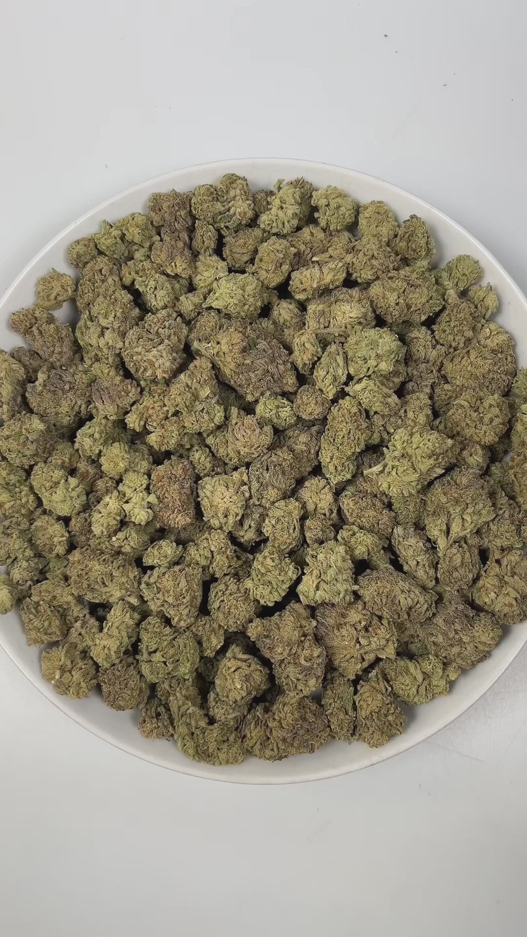 PUFFY Bolato is an indica-dominant hybrid THCa strain, expertly crafted from a premium blend of Curelato, Runtz, and Lemon Cherry Gelato. The aroma is a rich blend of herbal, woody, and smokey notes, creating a deep, earthy scent that lingers pleasantly in the air. Visually, dense green buds with purple hues and fiery orange pistils are coated in sticky trichomes. Consumers often report a euphoric and deeply relaxing experience that helps reduce stress while potentially easing both anxiety and physical disc