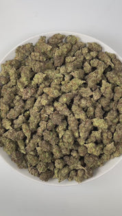 PUFFY Orange Malt is a balanced hybrid THCa strain, born from the decadent union of Ice Cream Cake and Mimosa. The aroma is a bold and unusual blend, where zesty oranges meet pungent, stinky undertones and a hint of sharp, savory onion, creating a truly distinctive sensory experience. Visually, buds are dense and frosty, featuring spring green and purple hues with bright orange pistils and a thick coating of sparkling trichomes. Consumers often report feeling euphoric, energetic, and creative, with a happy,