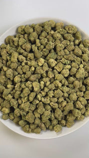 PUFFY Citrus Kush is an indica-dominant  hybrid THCa strain, widely believed to be a cross of Master Kush with a citrus-forward strain, though its true parentage remains uncertain and varies by source. The aroma hits with sharp bursts of lemon layered over deep, tarry notes and a bold hint of asphalt, creating a strikingly intense profile. Visually, the buds are dense and compact, showcasing deep forest-green hues highlighted by vivid yellow-orange pistils and a heavy frost of shimmering trichomes. Consumer