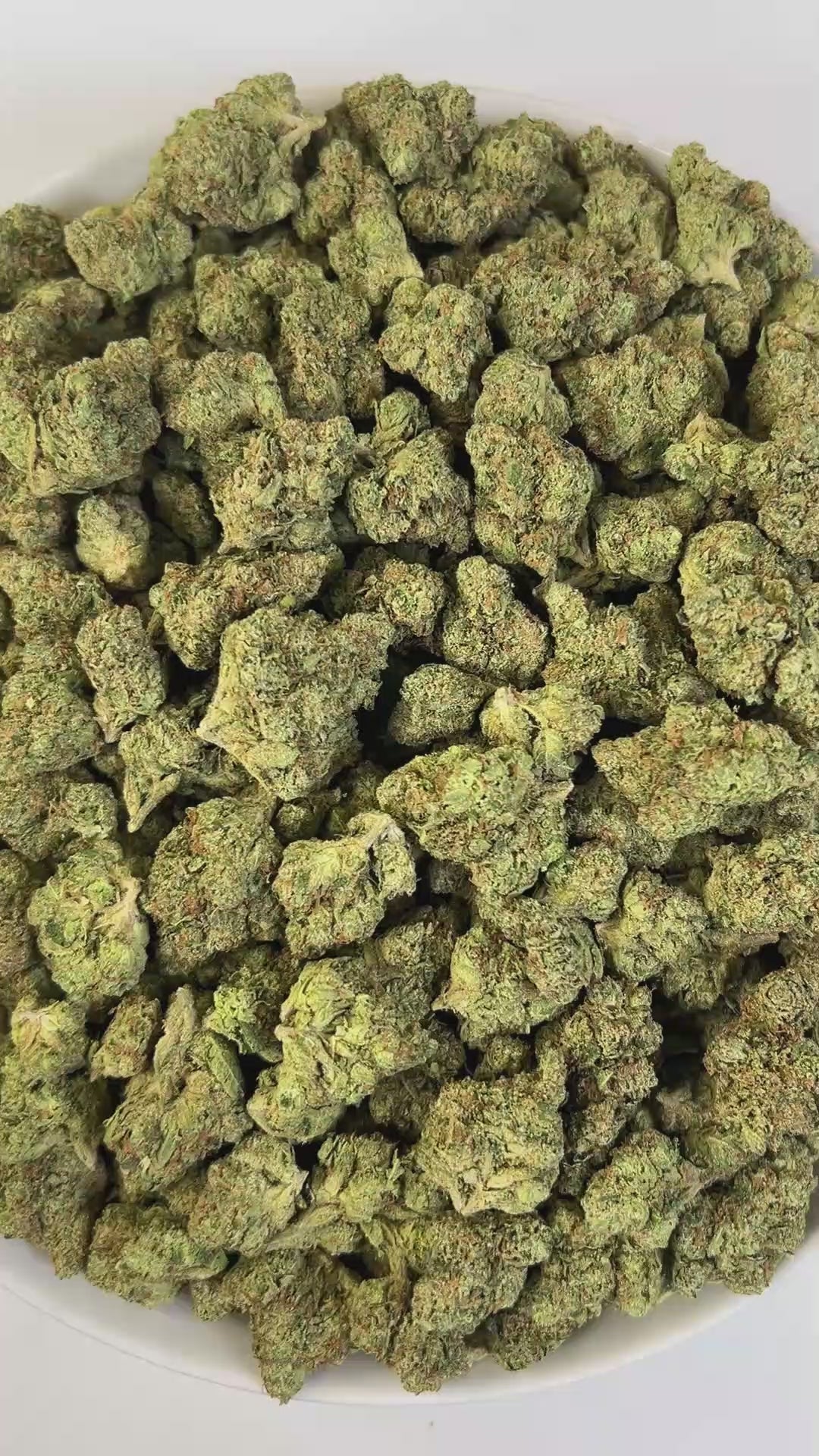 PUFFY Super Runtz is a hybrid THCa strain, expertly crafted from a potent cross between Super Lemon Cherry Gelato and Runtz. The aroma is a rich blend of sweet and earthy notes, layered with pungent gassy undertones and a burst of ripe, fruity freshness. Visually, the buds feature chunky or elongated forms in deep green and purple, lit with orange pistils and coated in sugar-like frosty trichomes. Consumers often report an uplifting wave of euphoria that brightens the mood, gradually melting into deep relax