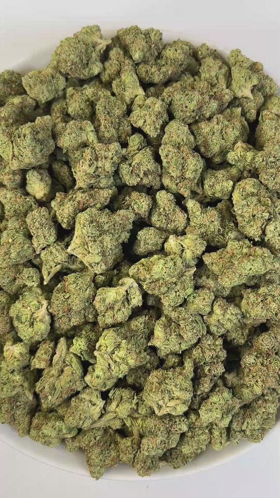 PUFFY Super Runtz is a hybrid THCa strain, expertly crafted from a potent cross between Super Lemon Cherry Gelato and Runtz. The aroma is a rich blend of sweet and earthy notes, layered with pungent gassy undertones and a burst of ripe, fruity freshness. Visually, the buds feature chunky or elongated forms in deep green and purple, lit with orange pistils and coated in sugar-like frosty trichomes. Consumers often report an uplifting wave of euphoria that brightens the mood, gradually melting into deep relax