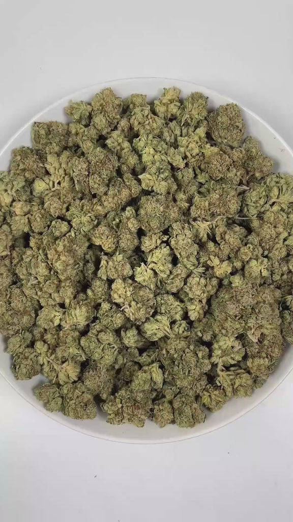 PUFFY Casper OG is an indica-dominant hybrid THCa strain, emerged from the formidable union of Face Off OG and Ghost OG Oreoz. The aroma is a bold and invigorating blend of fresh pine, sharp diesel, and earthy herbal notes, creating a distinctive and memorable scent experience. Visually, dense pistachio green buds with purple hues and fiery orange pistils are coated in sticky trichomes. Consumers often report experiencing deep relaxation, a sense of happiness, an uplifted mood, and a calm, sleepy feeling.