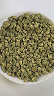 PUFFY GG4 (smalls), also known as Gorilla Glue #4 or Original Glue, is a potent hybrid THCa strain, created from a cross between Chem’s Sister, Sour Dubb, and Chocolate Diesel. The aroma greets the senses with a fresh, herbal blend, earthy undertones, and a crisp hint of eucalyptus. Visually, the buds are dense and chunky, showcasing a vibrant green color accented by fiery orange pistils. Consumers frequently report an intense euphoric high, marked by an uplifting mental buzz that promotes happiness, carefr